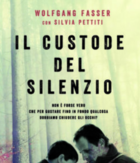 Das Cover des Buch «Il custode del silenzio». Es sind zwei Personen ersichtlich. Wolfang Fasser rechts und wahrscheinlich ein Patient, links. Die beiden halten die Köpfe beieinander.